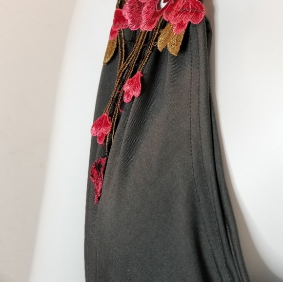 Sleeveless Crossfront Blouse - Picture 2 of 5